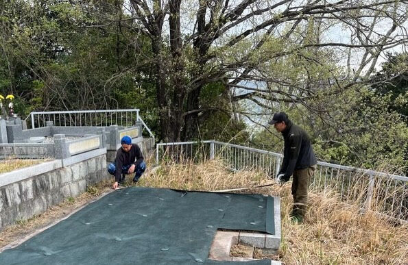 防草シート施工中🌿