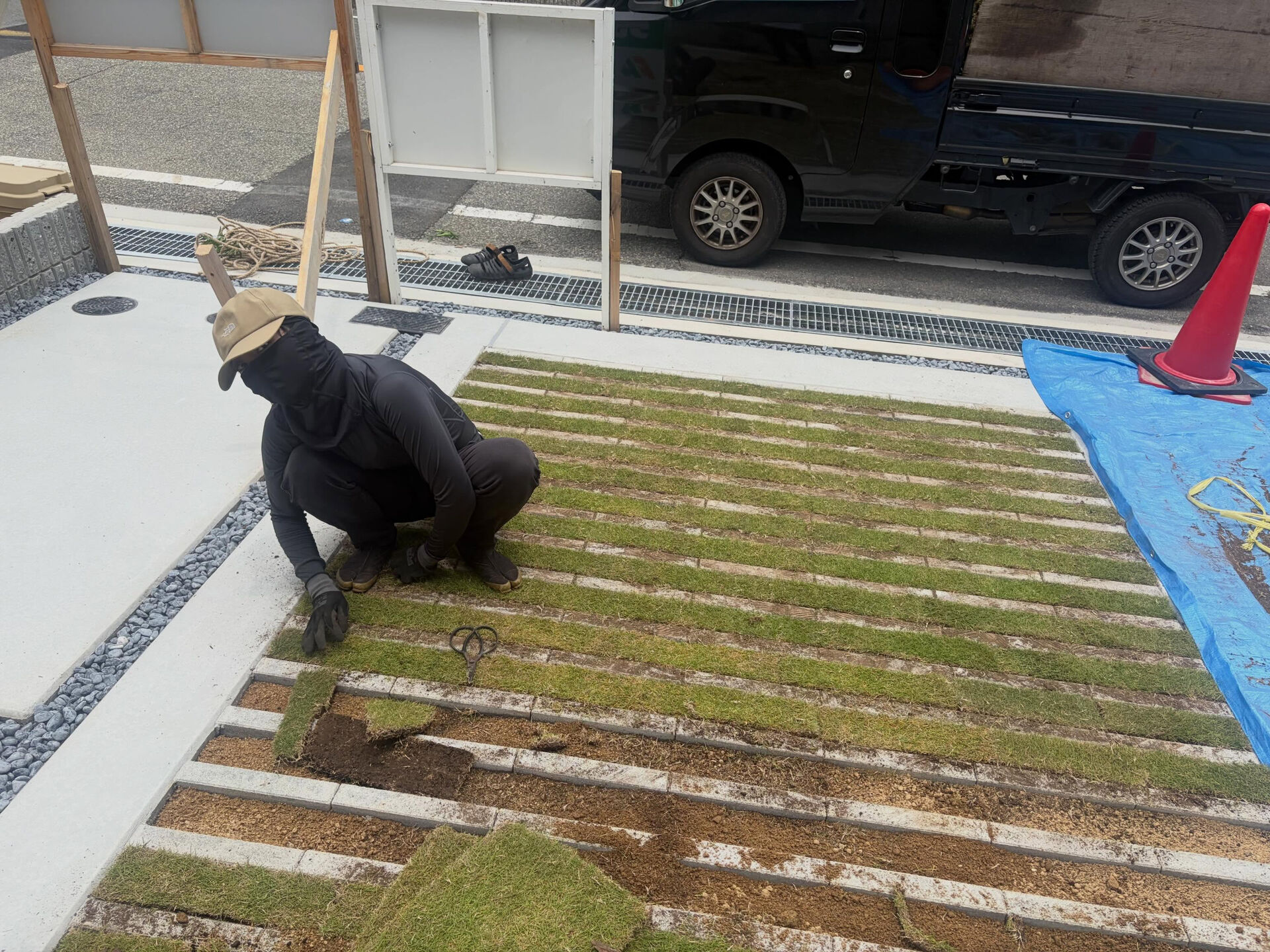 新築外構の植栽・芝張り作業🌿