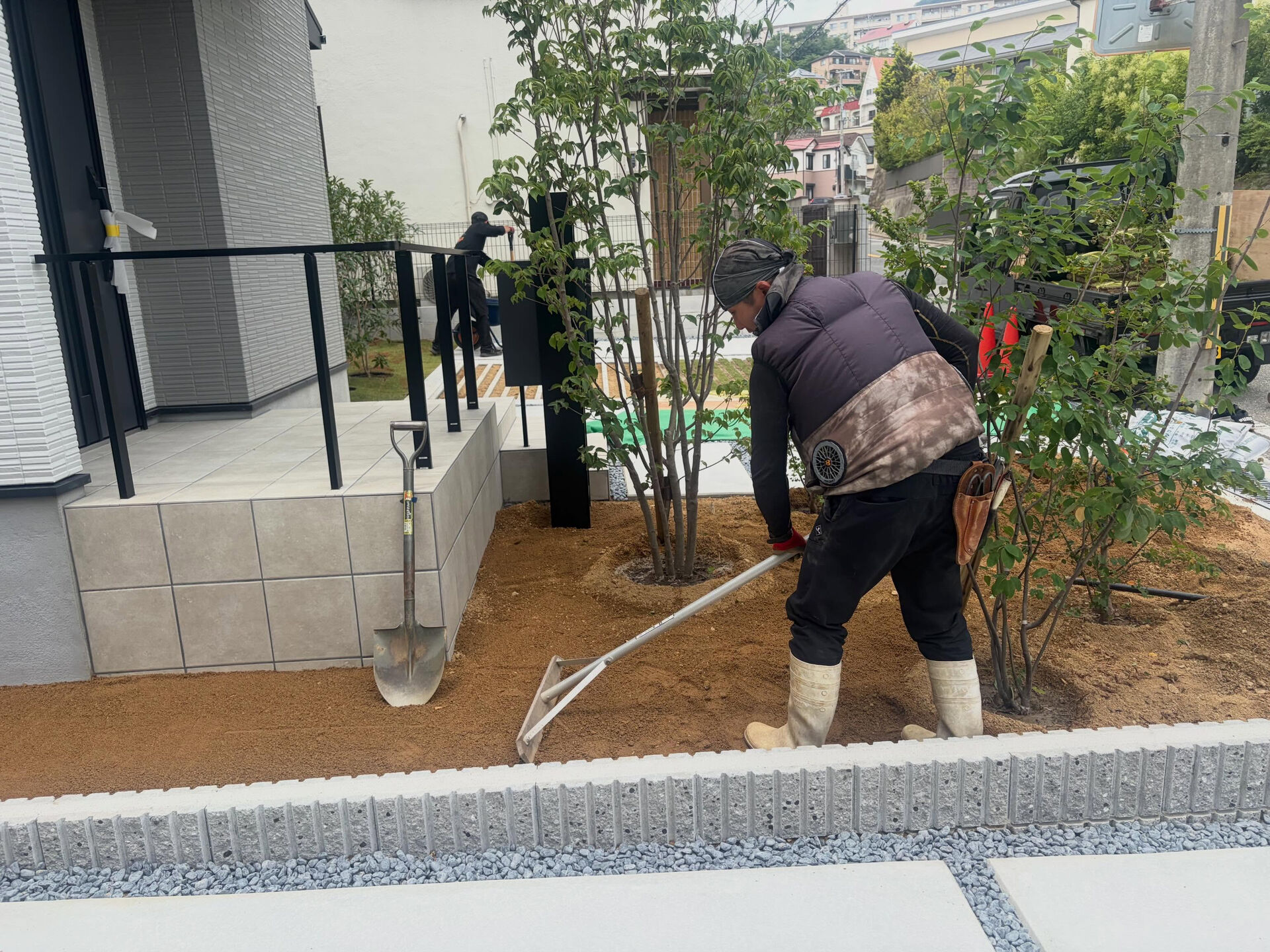 新築外構の植栽・芝張り作業🌿