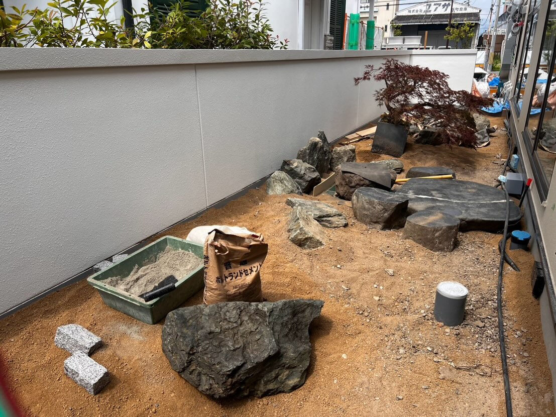 今回ご依頼いただいたのは、和の雰囲気を大切にした庭づくり