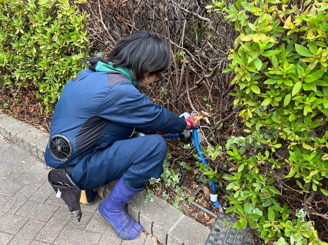 インターの下を通して配管し、植栽スペースまで延長🌿